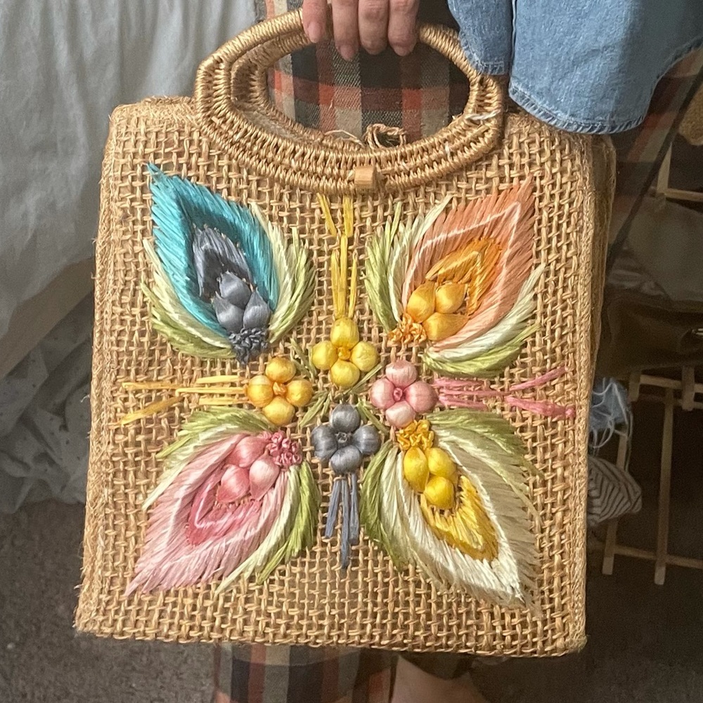 Vintage embroidered wicker bag. Excellent condition